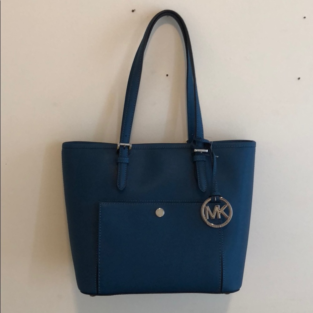 Jet Set Medium Snap-Pocket Tote Bag
